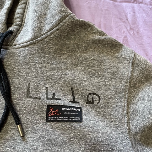 Gray Jordan Hoodie - Picture 4 of 7